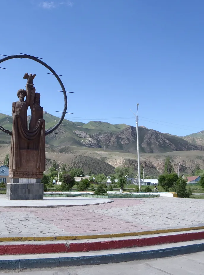 
            Small Naryn valley - Naryn city
      