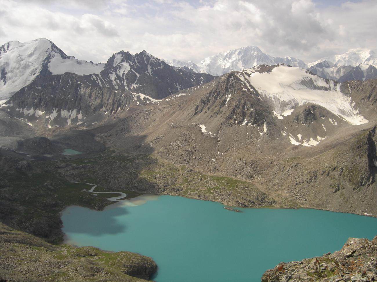 Ала кель. Озеро ала Куль Кыргызстан. Озеро Алаколь Киргизия. Алакуль Киргизия. Киргизия ущелье Арашан.