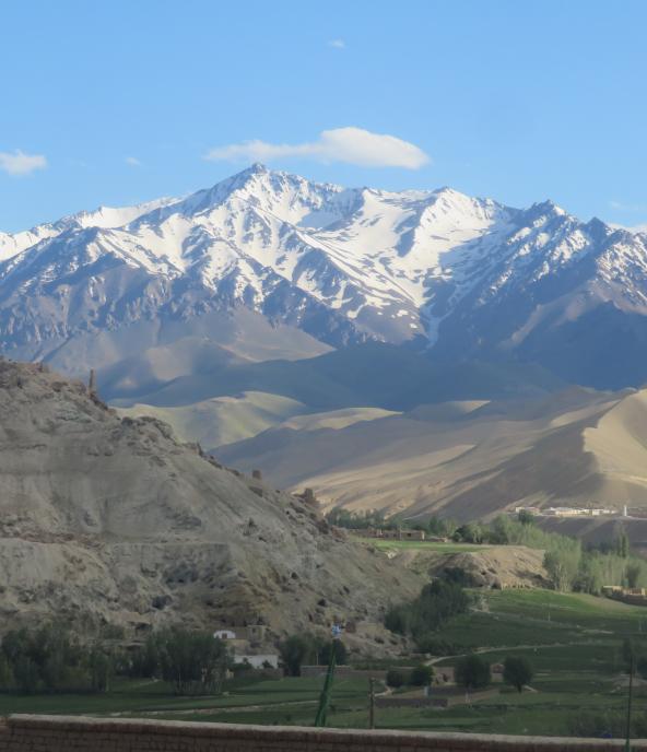 Bâmiyân ou Bamiyan (persan : بامیان) est une ville du centre de l’Afghanistan, capitale de la province de Bâmiyân